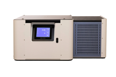 Centrífuga Pro Analytical Large da Centurion, disponível na Paralab, com tampa fechada, painel frontal em LCD e refrigeração