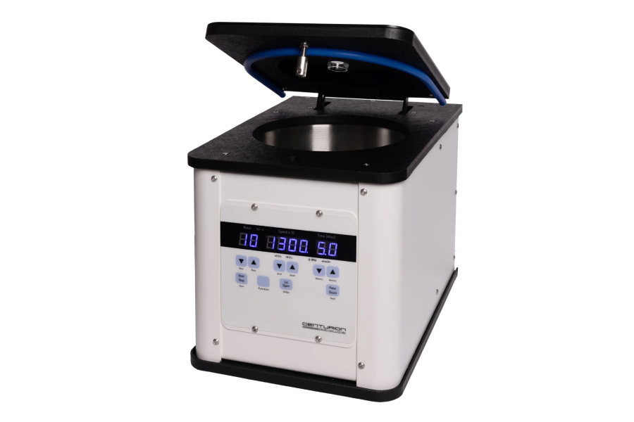Centrífuga Pro Analytical Micro da Centurion com painel LED e tampa aberta, disponível na Paralab.